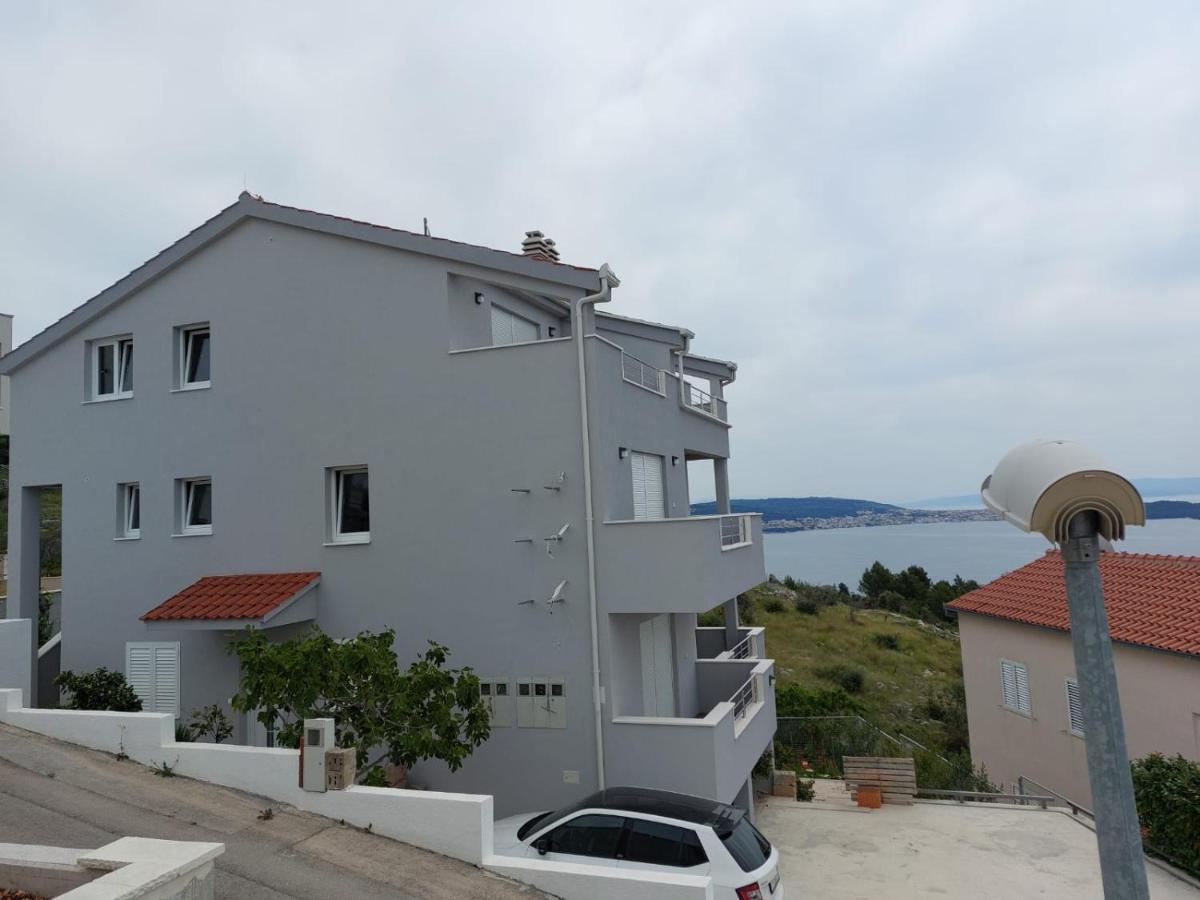 Apartments Vini Donji Seget Esterno foto