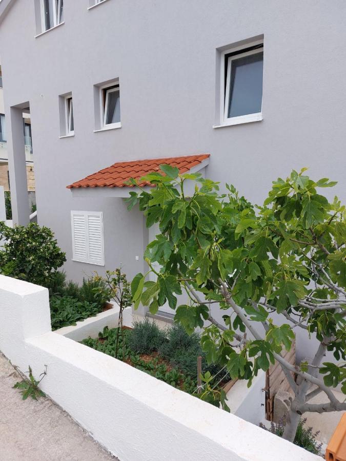 Apartments Vini Donji Seget Esterno foto