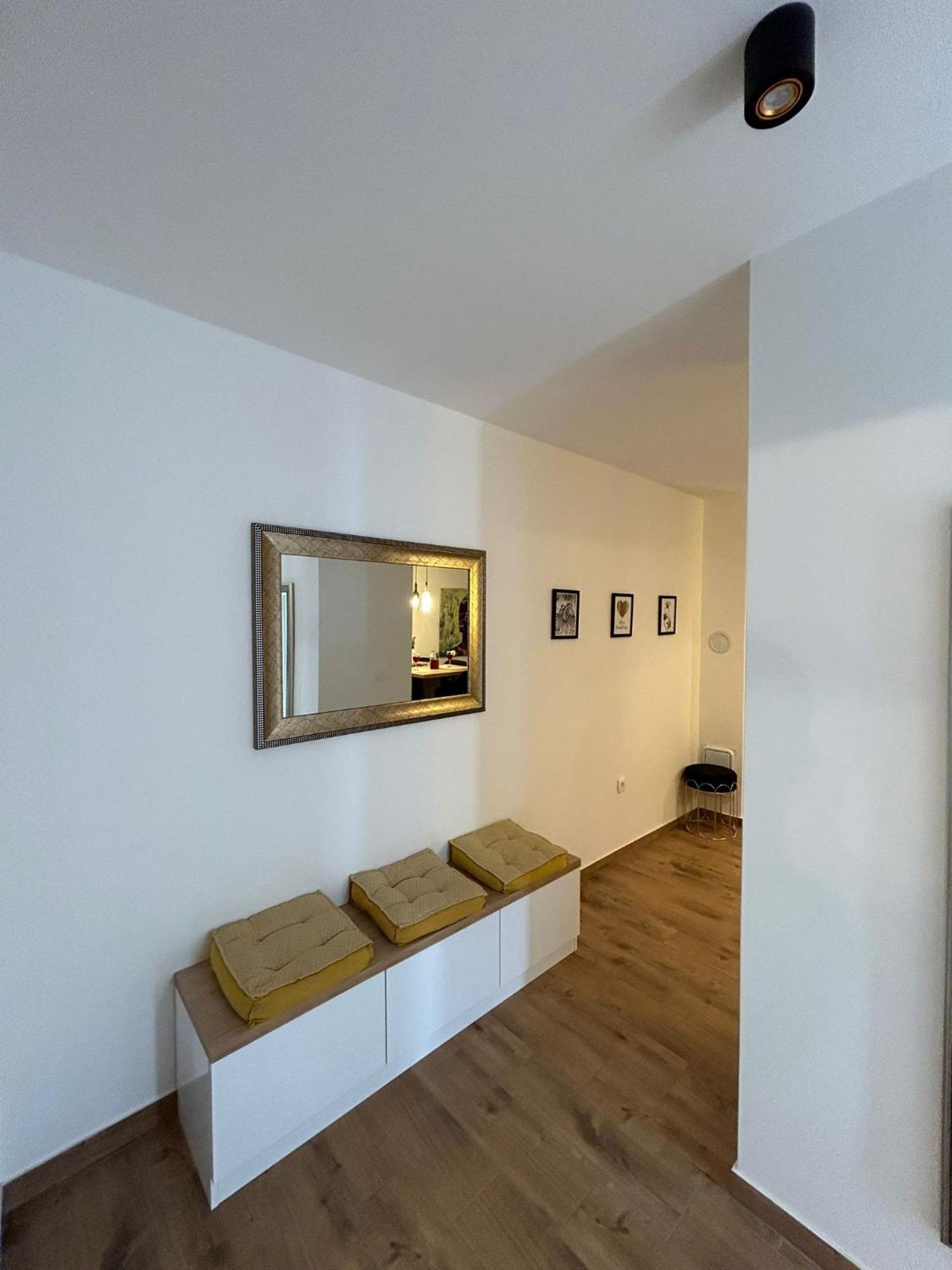 Apartments Vini Donji Seget Esterno foto