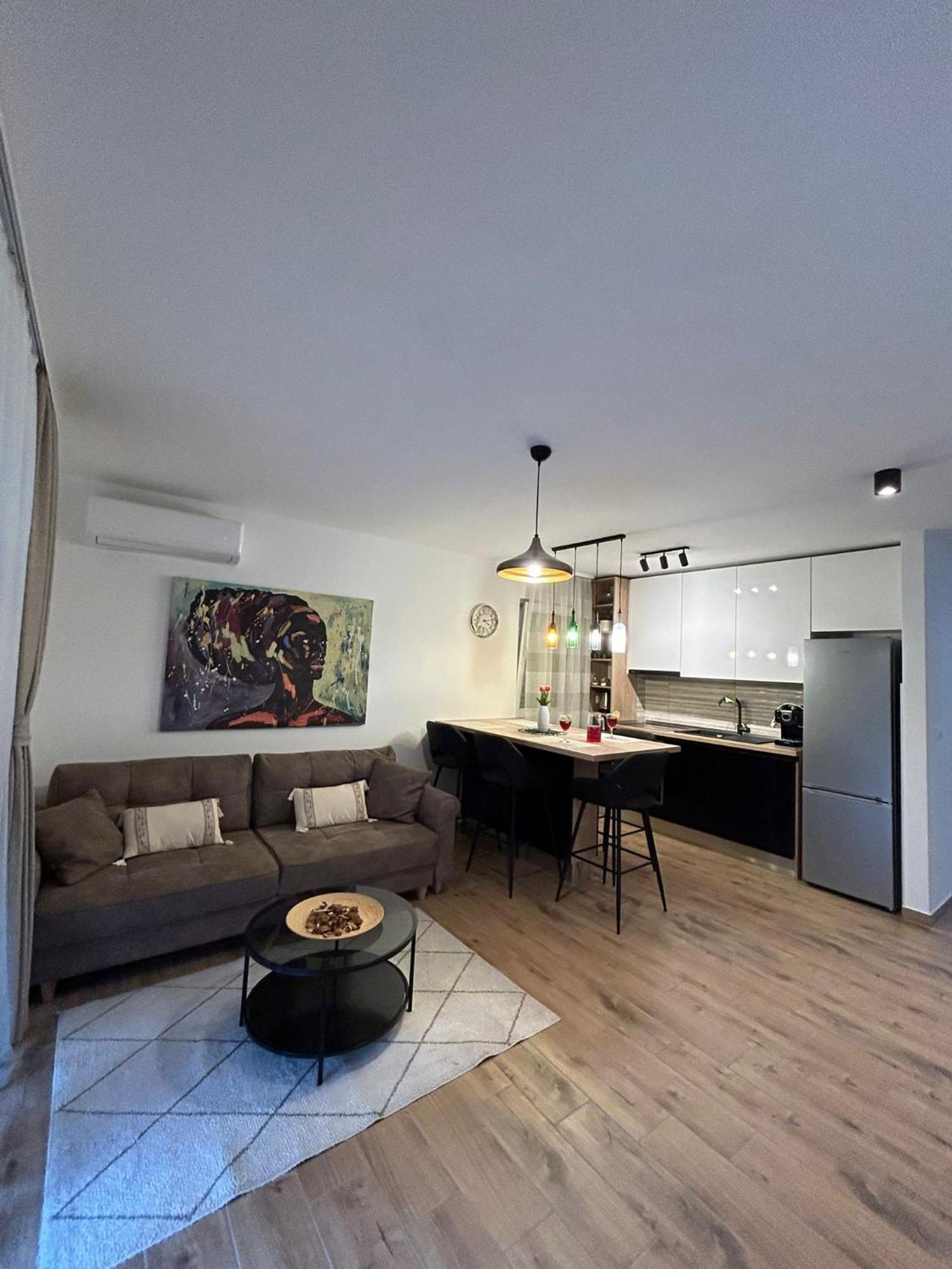 Apartments Vini Donji Seget Esterno foto